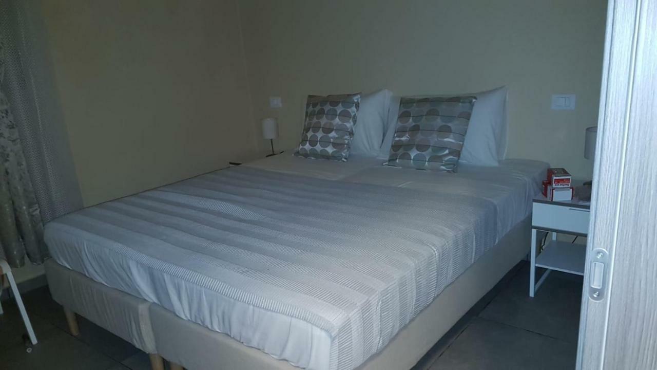 Deluxe Double Room Shower,1567167236:JPEG